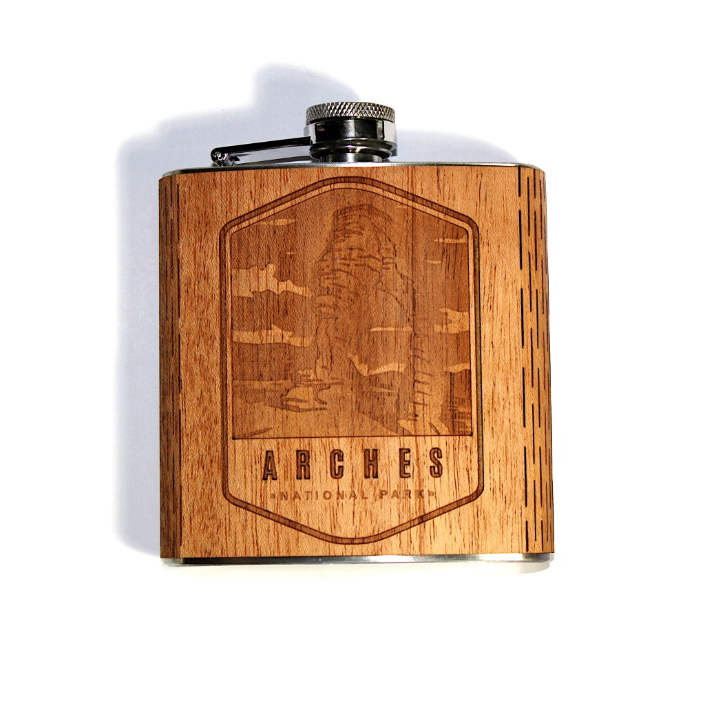 6 oz. Wooden Hip Flask (US National Park Collection in Mahogany)